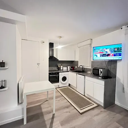 Cosy Stade De France Cdg Airport